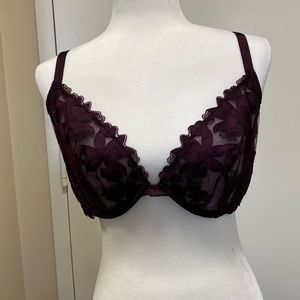 Beautiful, sexy Victoria Secrets bra. Worn twice.